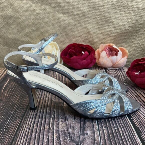 Caparros Silver Heirloom Dress Sandal 8B - Picture 8 of 10